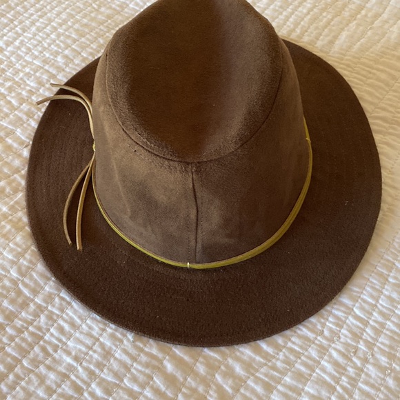 Brown Fedora with Gold Band - Picture 5 of 8